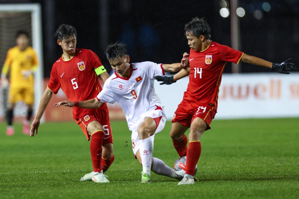 中超比赛回放：北京国安2-1战胜广州队,